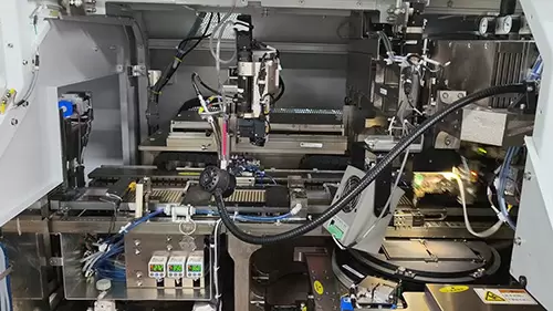 Una tienda en Singapur ofrece bebidas alcoh&oacute;licas servidas en un quiosco de autoservicio.